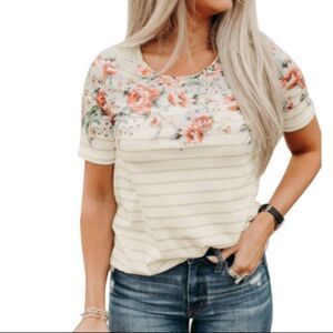 🌺Spring vibe floral and stripped tee